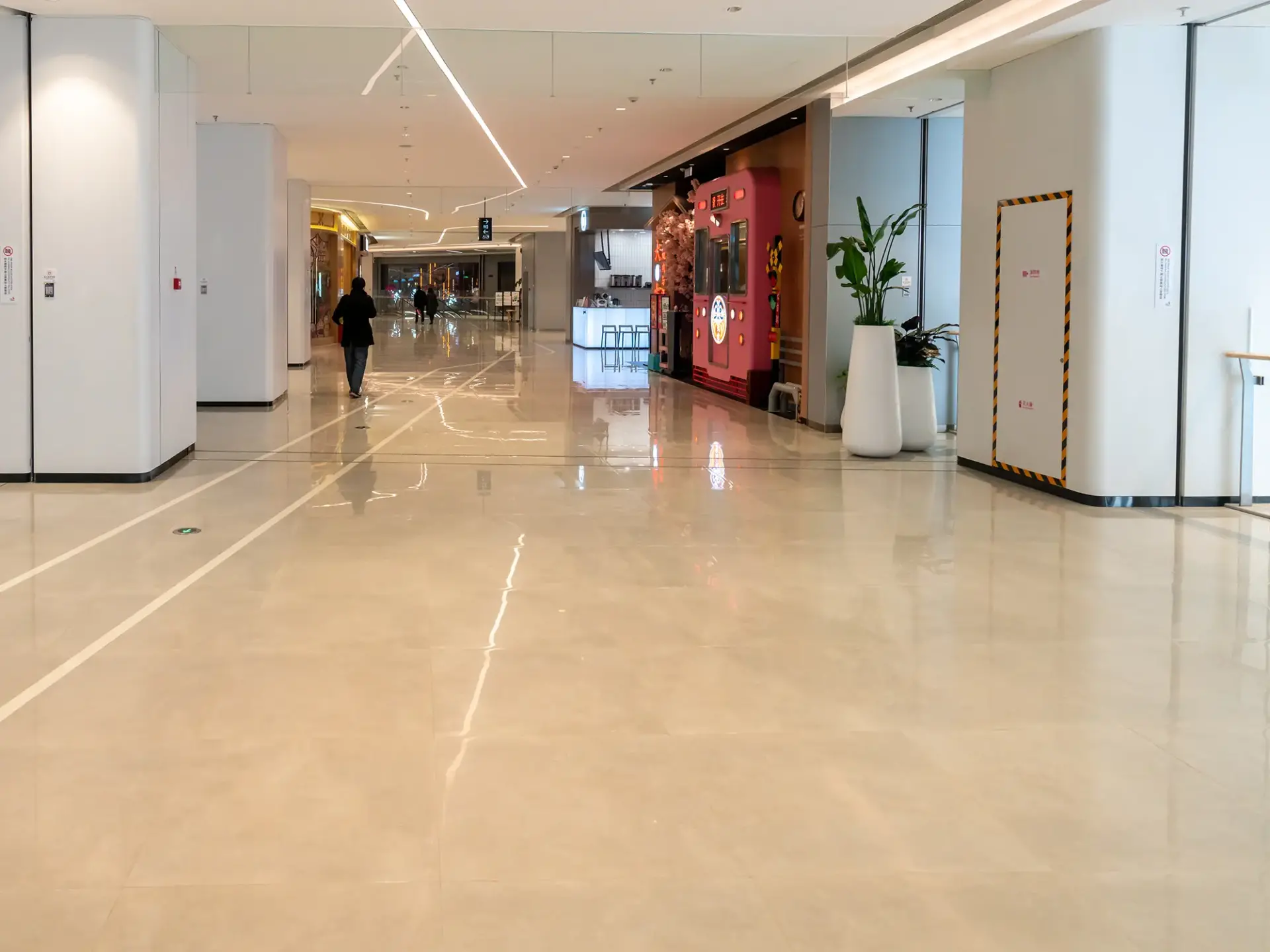 Pavimento in centro commerciale